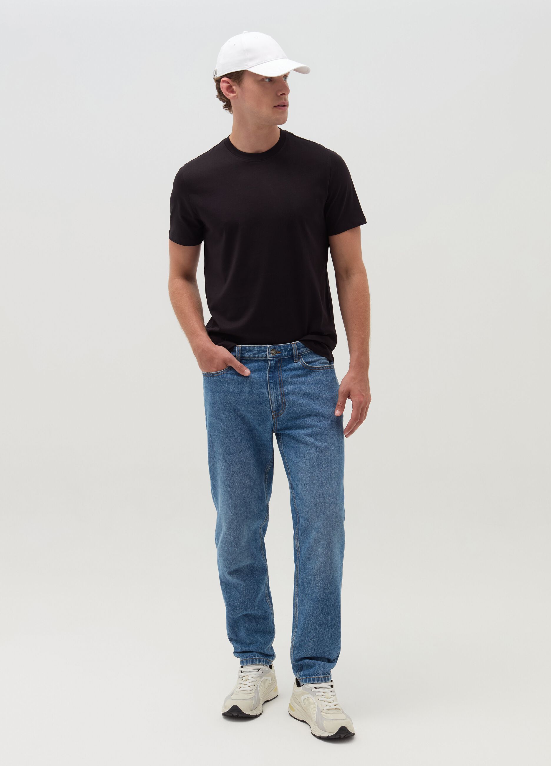 Relaxed-fit jeans with five pockets