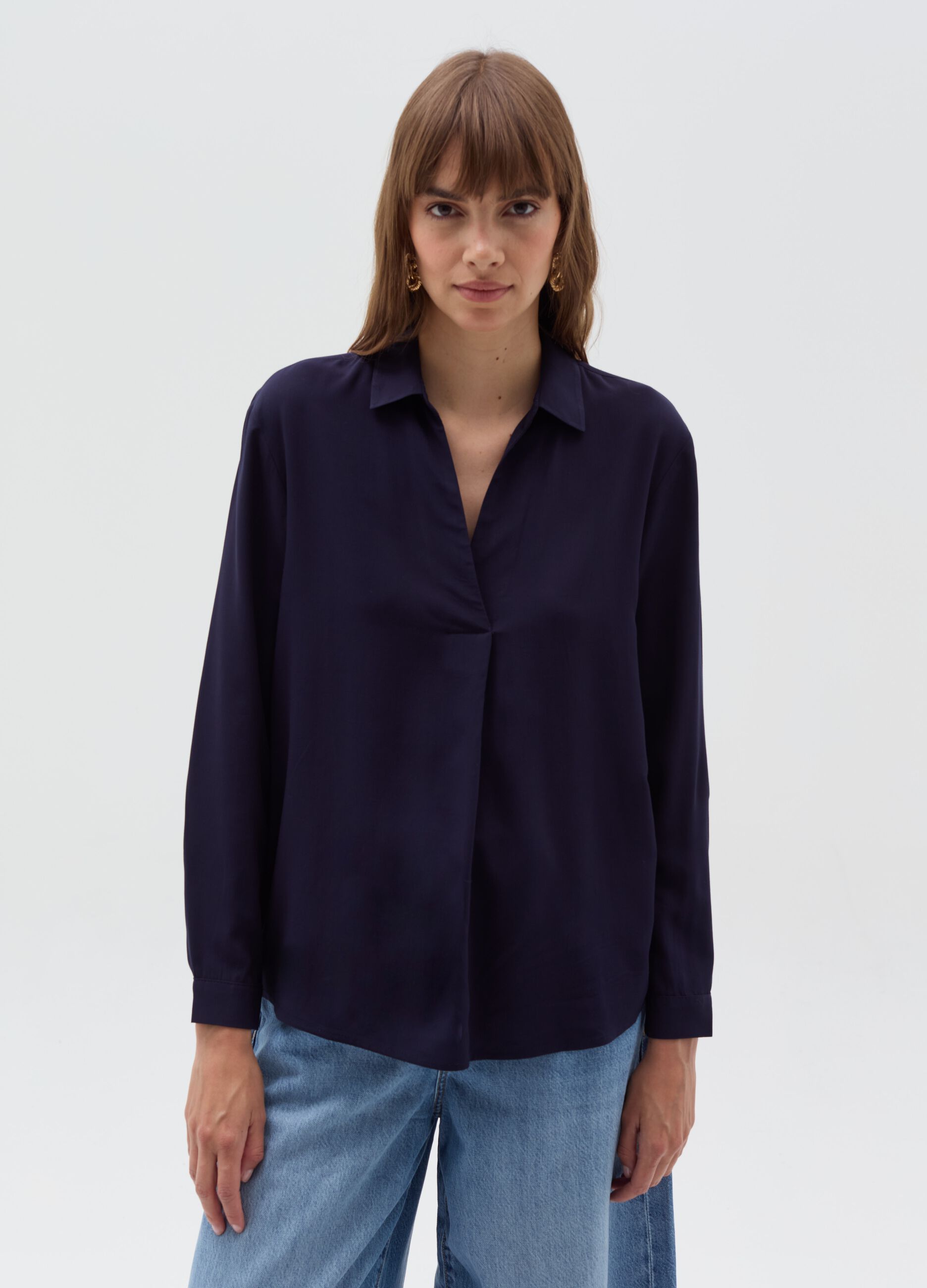 Blouse with polo neckline and long sleeves