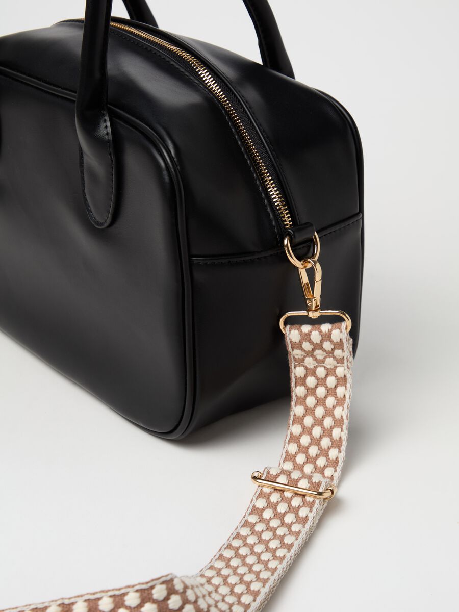 Adjustable shoulder strap with two-tone design_2