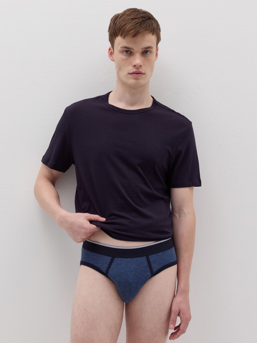 Three-pack briefs with contrasting piping_1