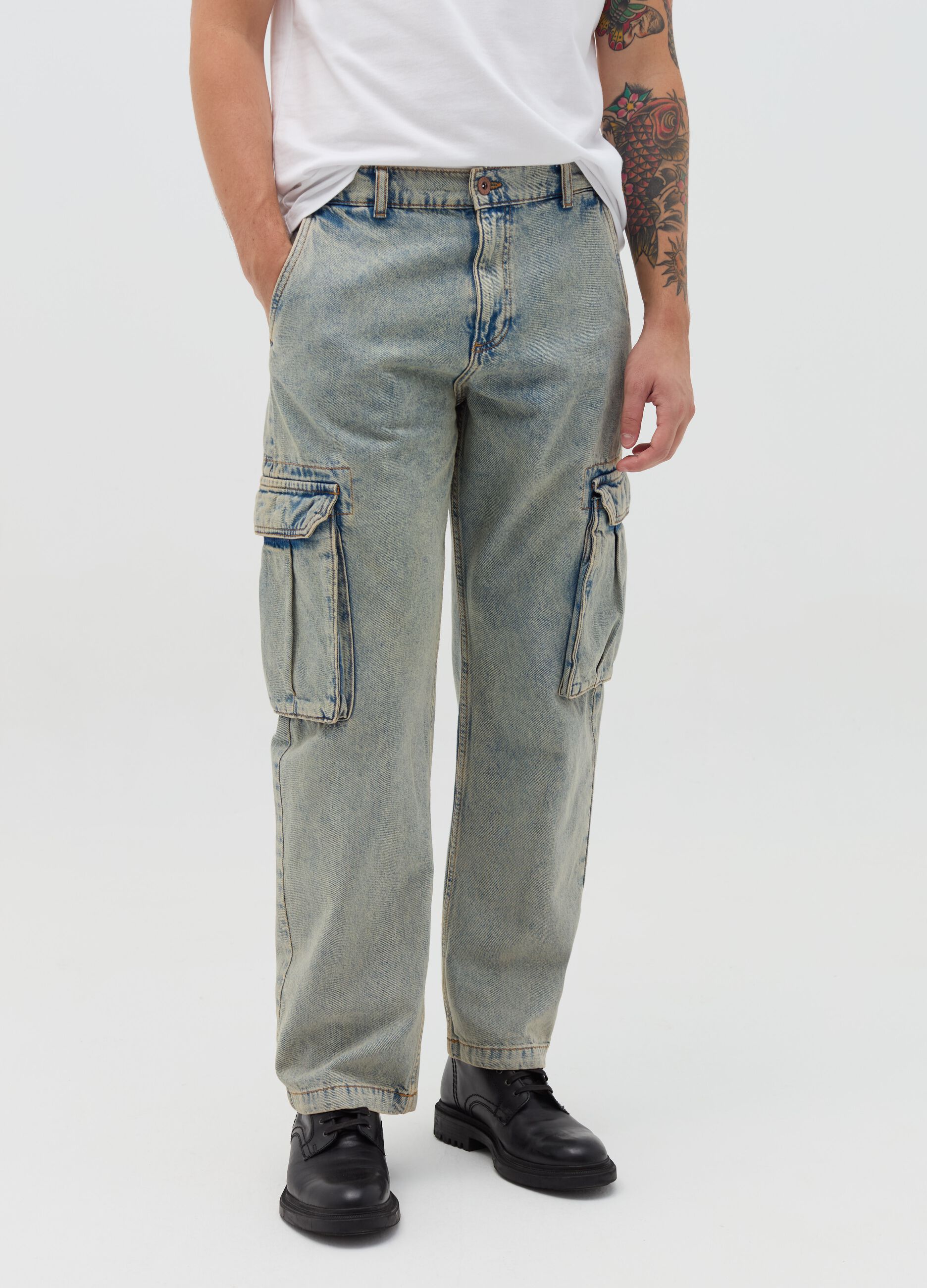 Acid wash cargo jeans