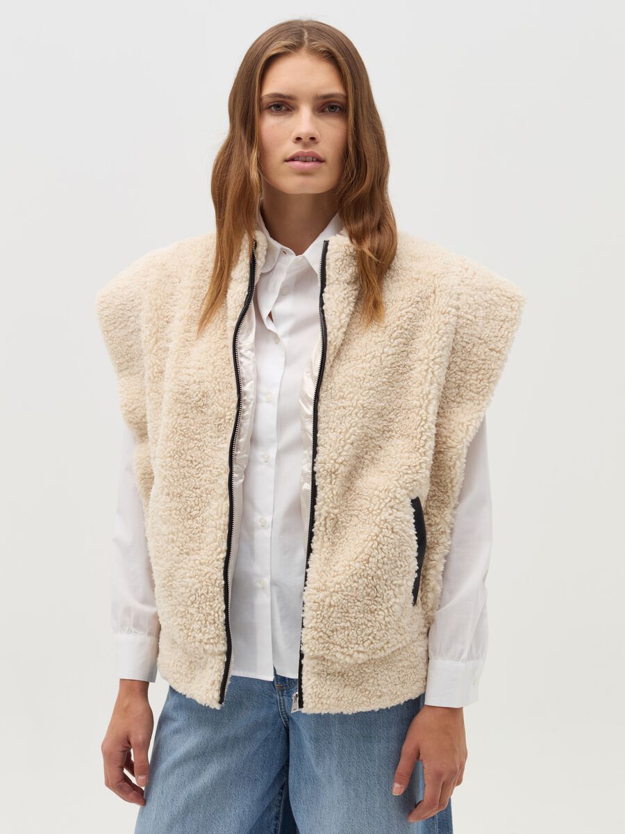 Full-zip waistcoat in sherpa_1