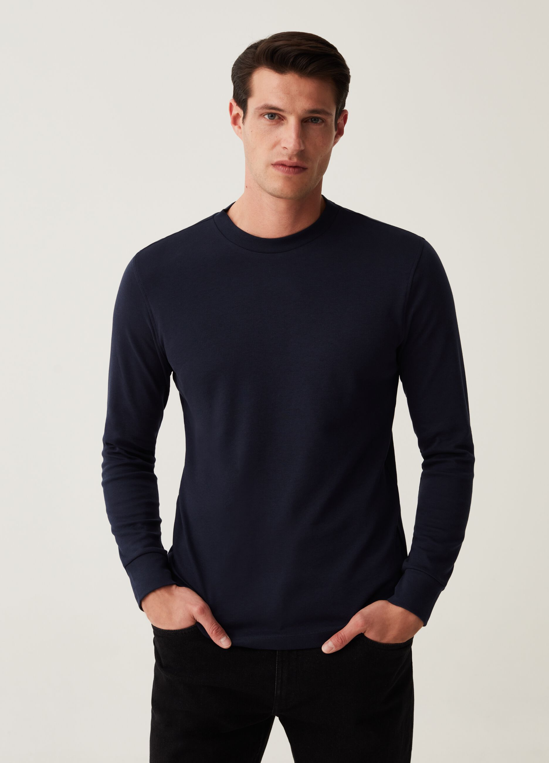 Long-sleeved T-shirt with round neck