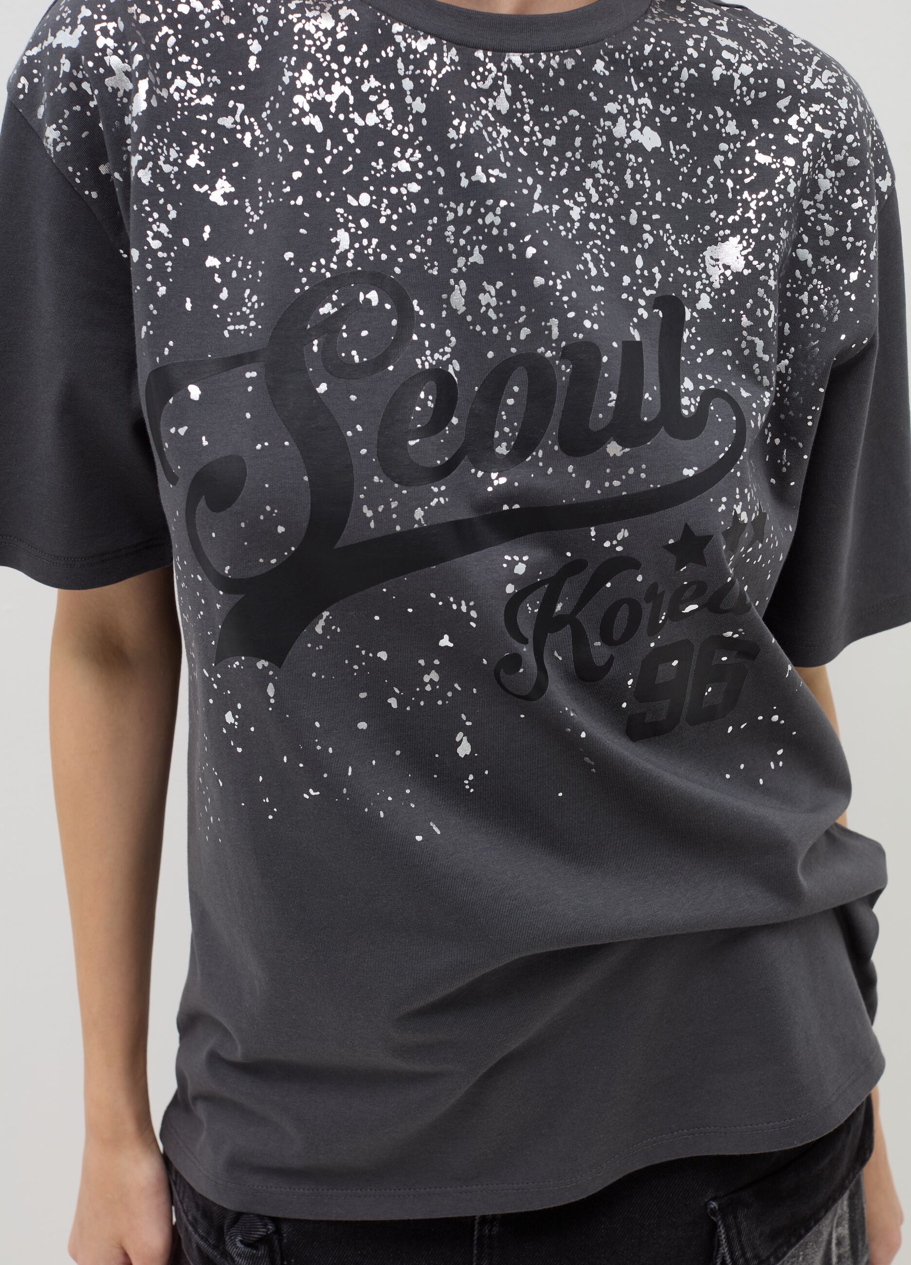 Relaxed-fit T-shirt with foil print