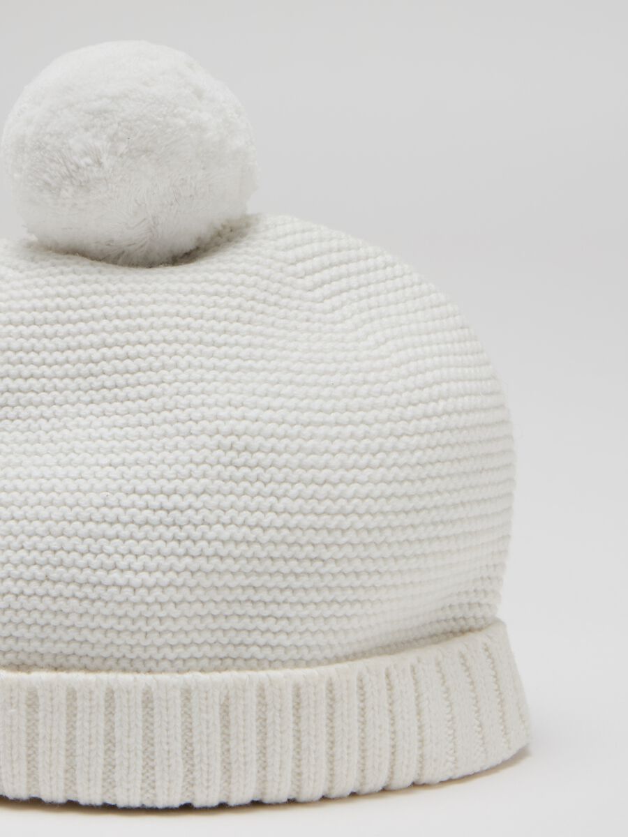 Bobble hat with ear flaps_2